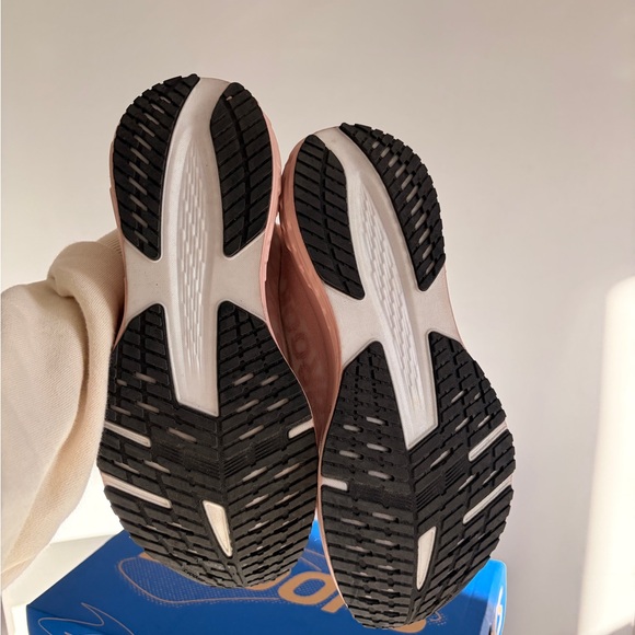 Brooks Launch 11 Women's 8 White Pink Gold Running Shoes - Picture 3 of 10